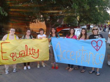 417353_353693531380517_567731703_n